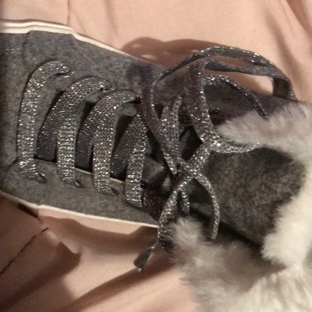 Gray shimmery fluffy shoes - Picture 3 of 4